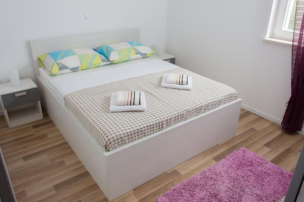 Apartment Gamma With Hydromassage Mini Pool Near Split Žrnovnica Dış mekan fotoğraf