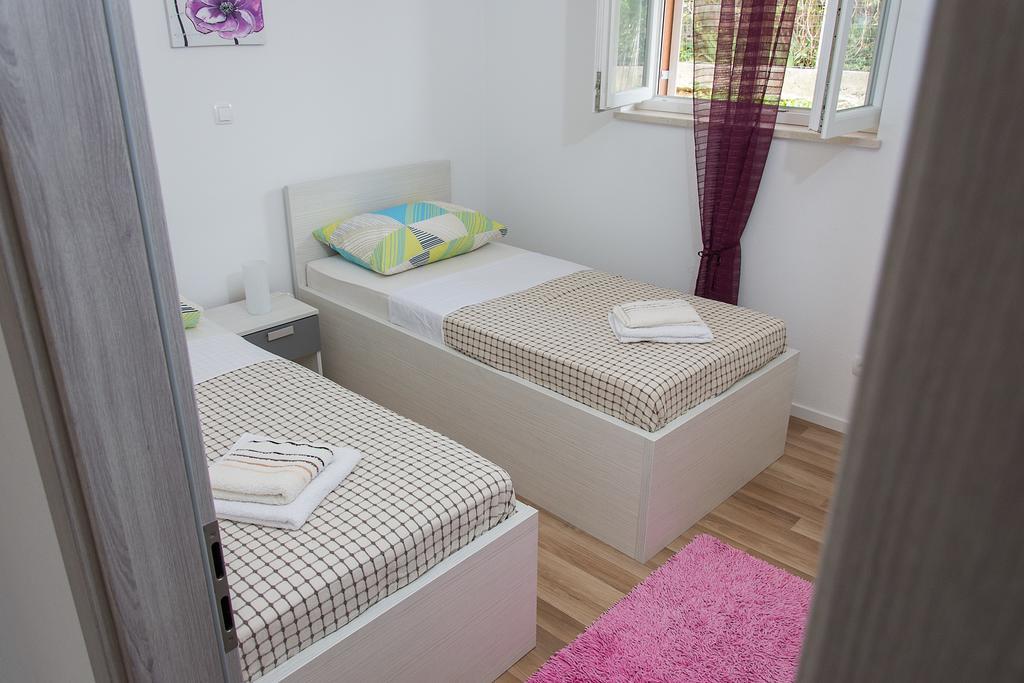 Apartment Gamma With Hydromassage Mini Pool Near Split Žrnovnica Dış mekan fotoğraf