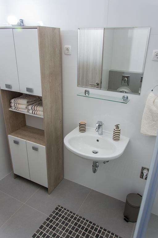 Apartment Gamma With Hydromassage Mini Pool Near Split Žrnovnica Dış mekan fotoğraf