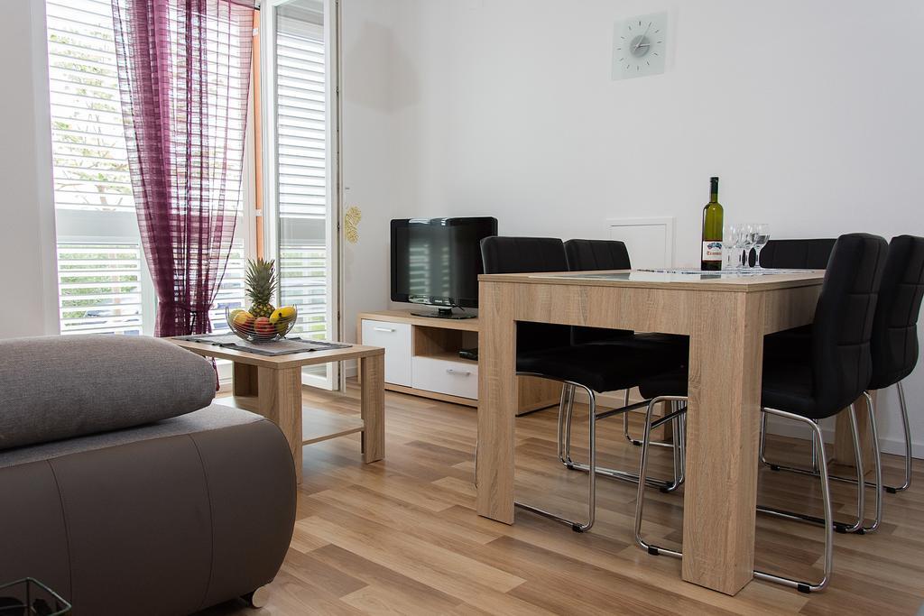 Apartment Gamma With Hydromassage Mini Pool Near Split Žrnovnica Dış mekan fotoğraf