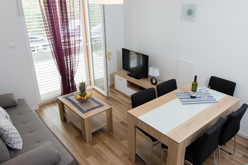 Apartment Gamma With Hydromassage Mini Pool Near Split Žrnovnica Dış mekan fotoğraf