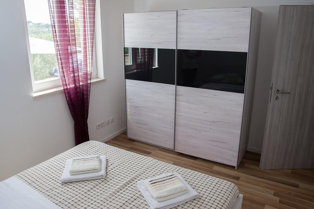 Apartment Gamma With Hydromassage Mini Pool Near Split Žrnovnica Dış mekan fotoğraf