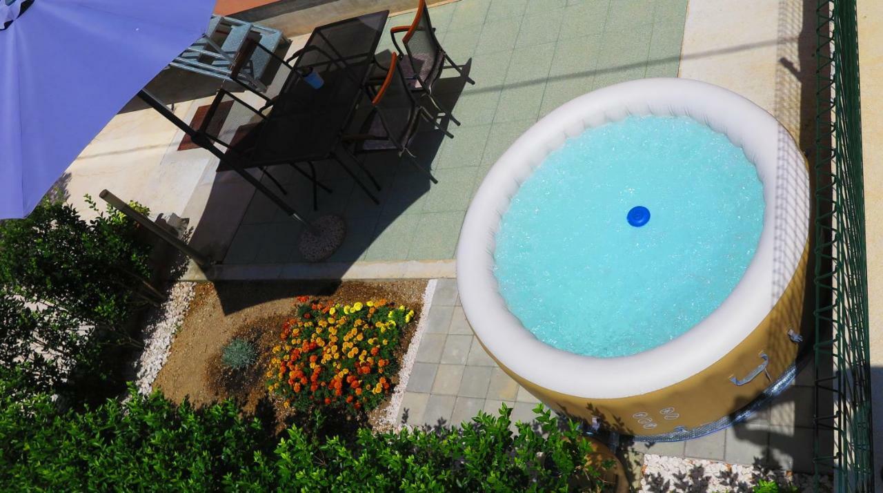 Apartment Gamma With Hydromassage Mini Pool Near Split Žrnovnica Dış mekan fotoğraf